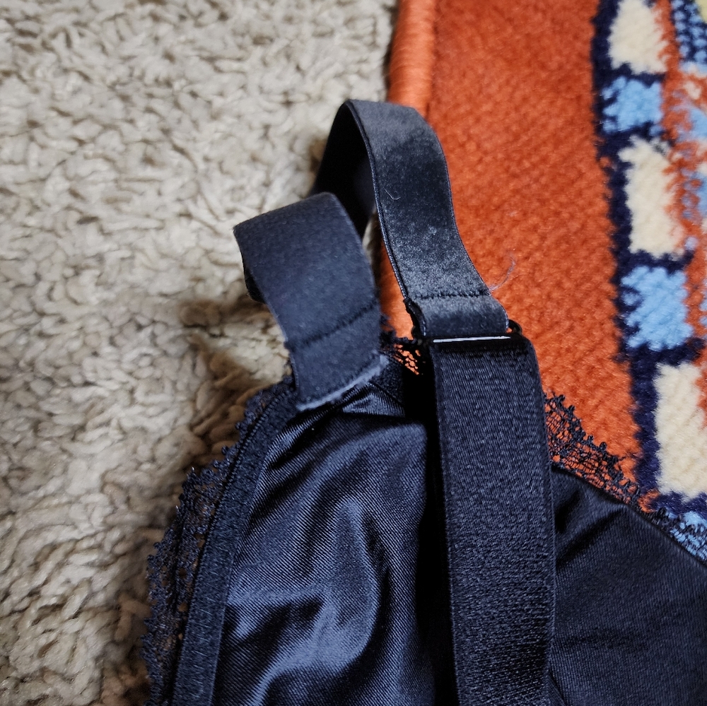 Victoria's Secret Black Lace Bralette - Picture 5 of 7